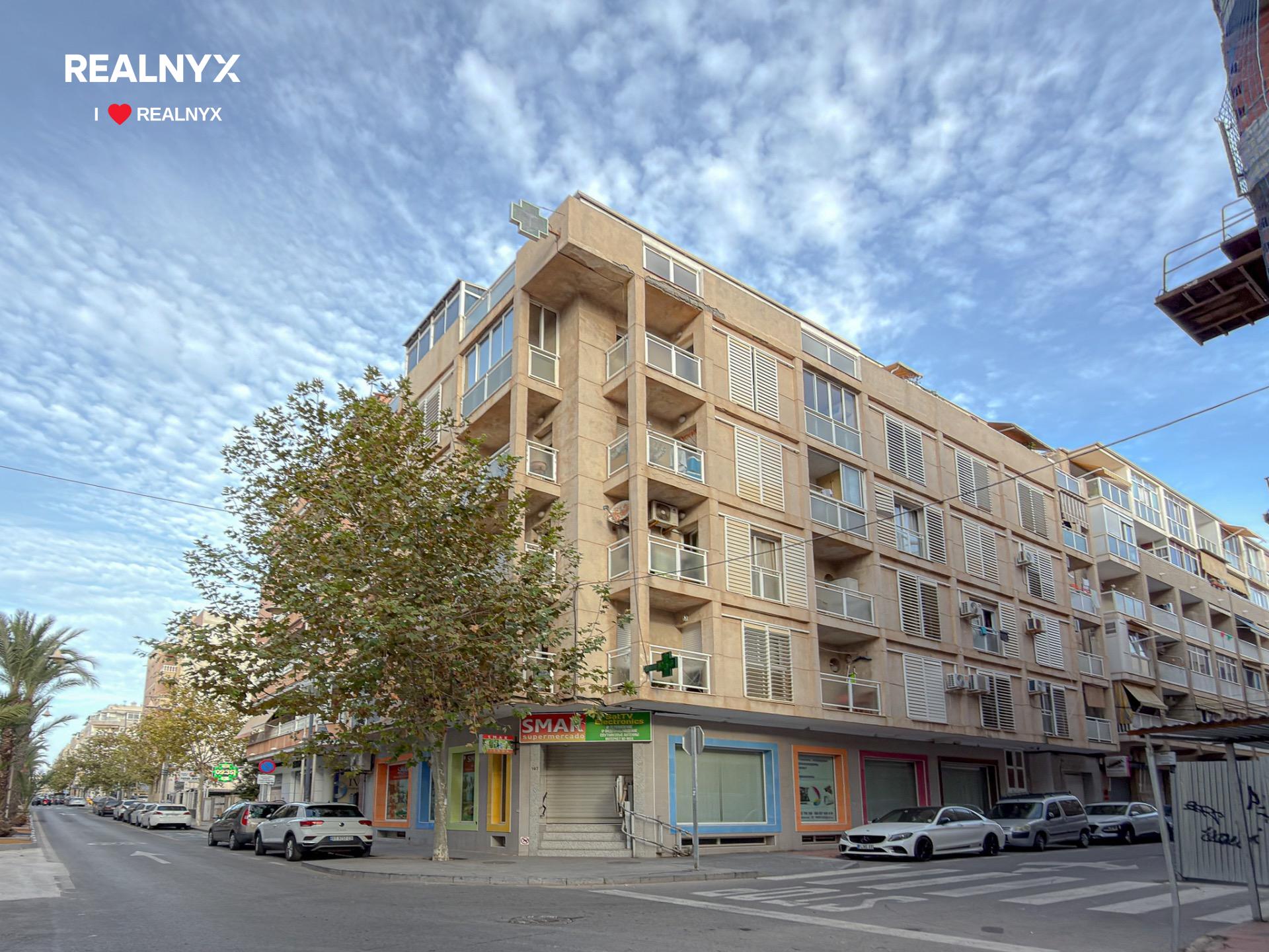 Studio for sale in Playa de los Locos, Torrevieja - fourth-floor exterior view of apartment building on Avenida Habaneras