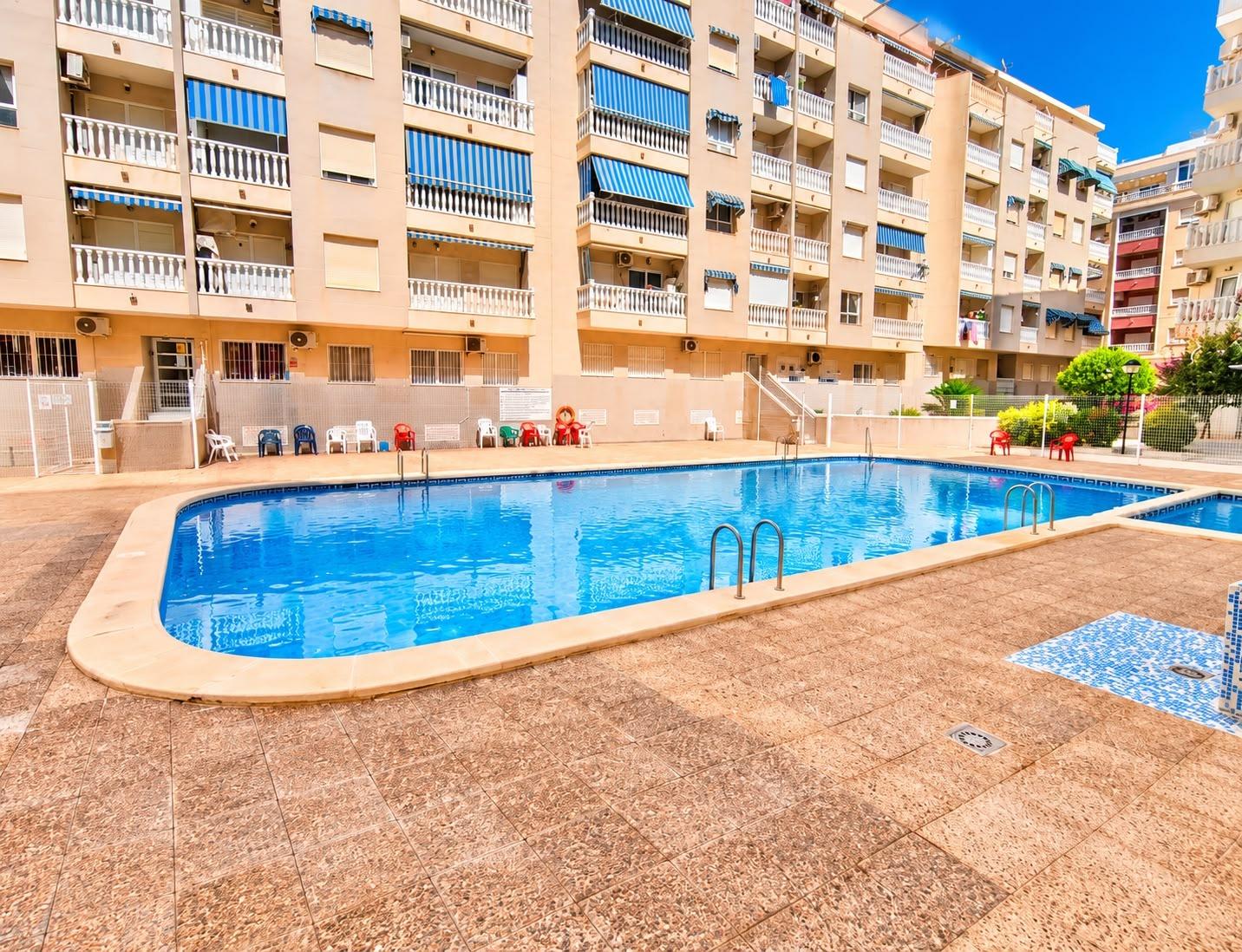 Apartment for sale in Playa del Cura, Torrevieja - ground-floor studio exterior and building entrance