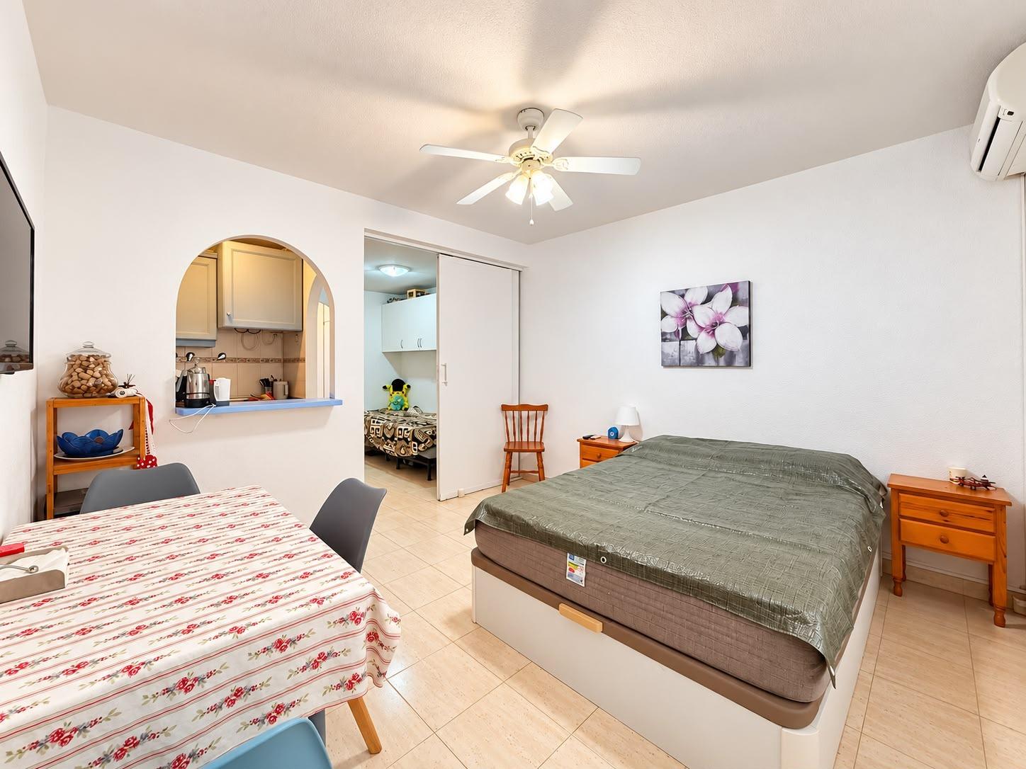 Storage and built-in wardrobes in studio apartment, Playa del Cura