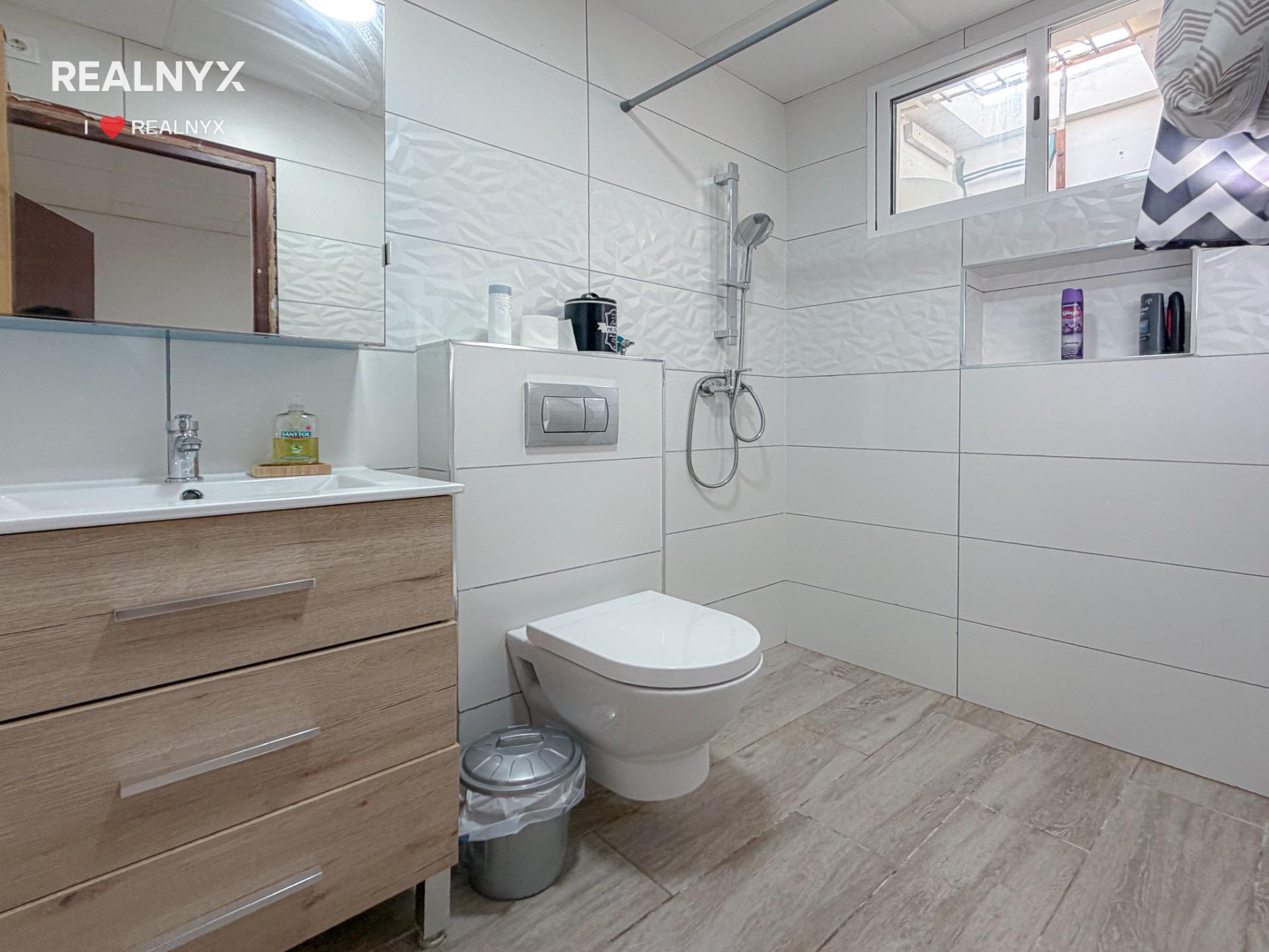 Bathroom detail in 1-bedroom bungalow, La Siesta, Torrevieja