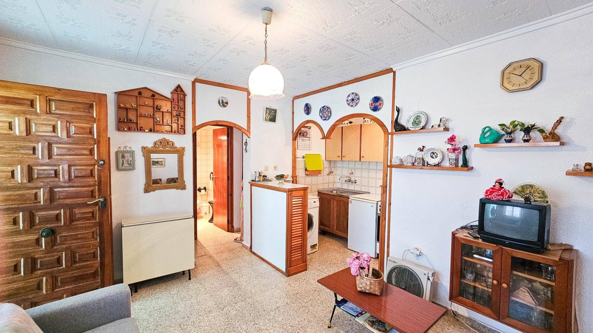 Interior hallway in ground-floor bungalow, Torretas, Torrevieja