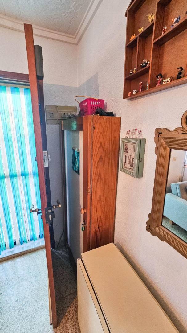 Bathroom fittings in ground-floor bungalow, Torretas, Torrevieja