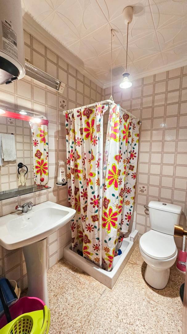 Natural light through windows in 1-bedroom bungalow, Torretas
