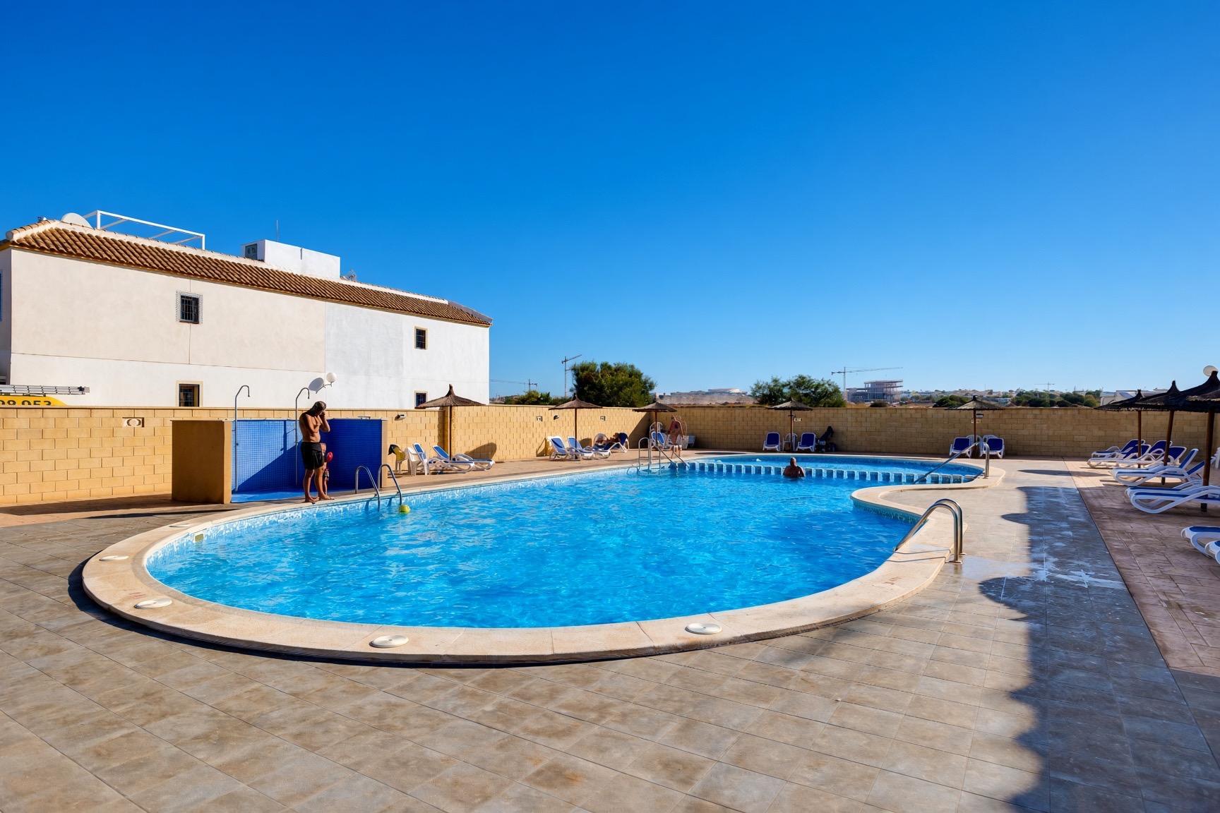 Bungalow for sale in La Siesta, Torrevieja - ground-floor exterior with terrace and surrounding trees