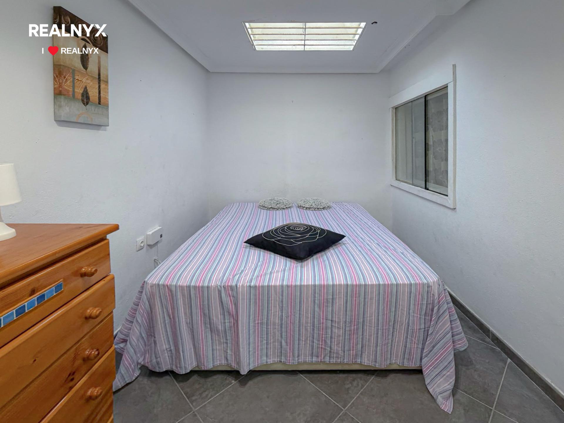 Additional outdoor space adjacent to bungalow terrace, La Siesta, Torrevieja