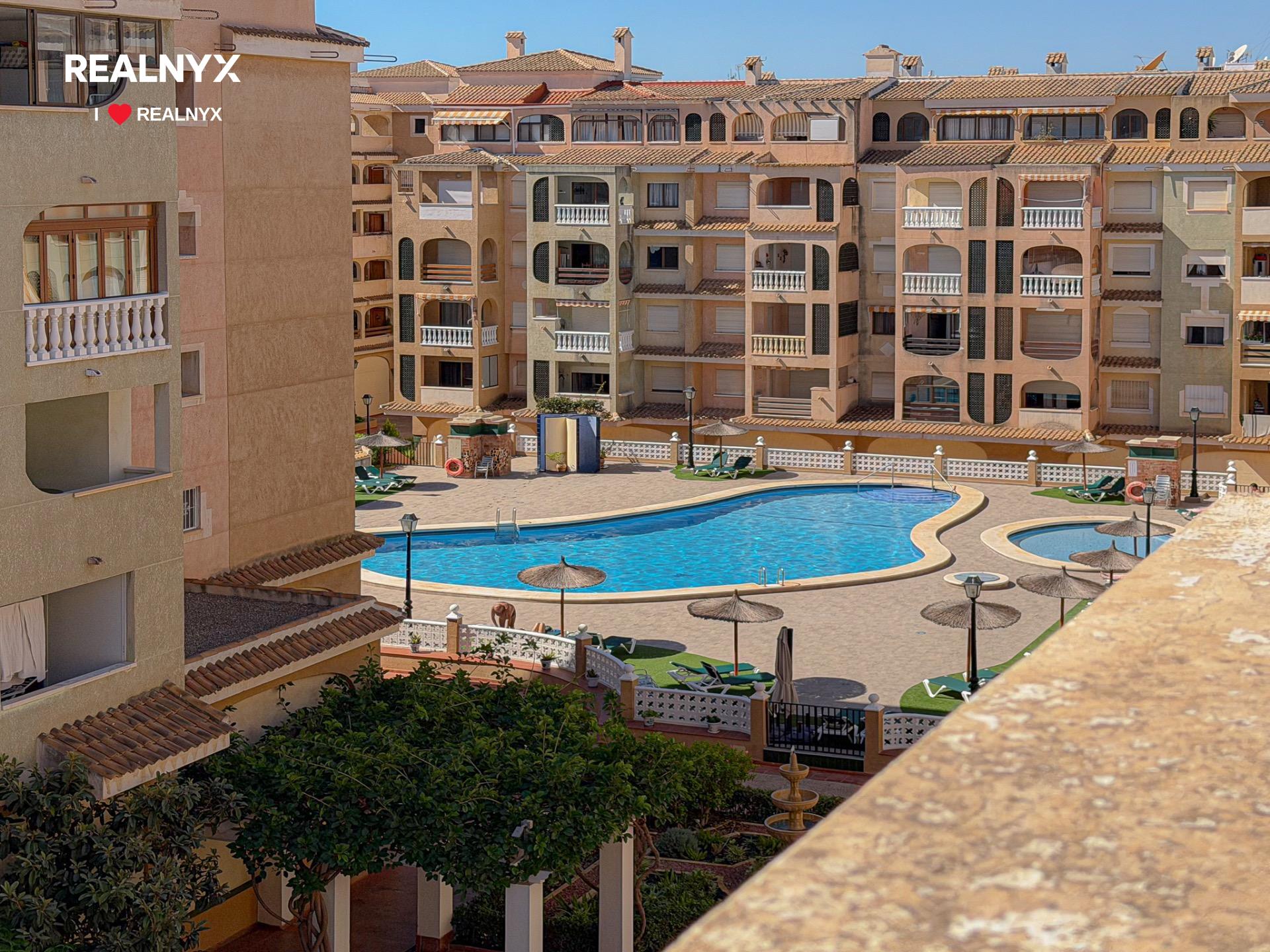 Southwest-facing terrace in 4th-floor apartment, Centro, Torrevieja