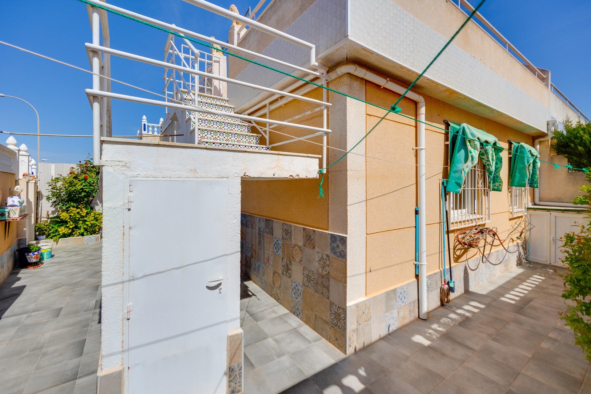 Communal garden area in gated urbanisation, Los Altos, Torrevieja