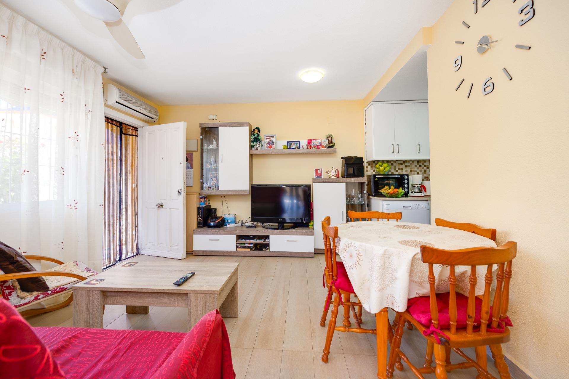 Built-in wardrobes in bedroom, Los Altos townhouse, Torrevieja