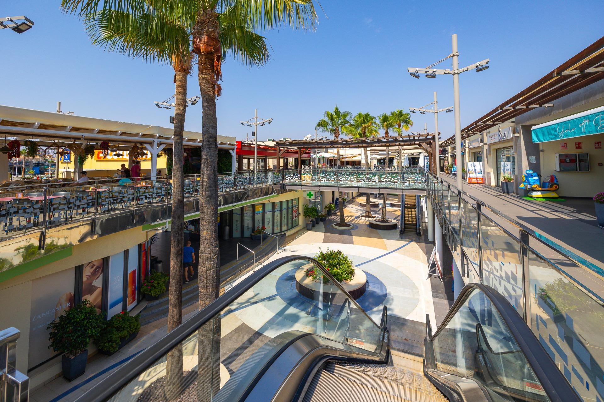 Exterior rear aspect of 2-bedroom townhouse, Los Altos, Torrevieja