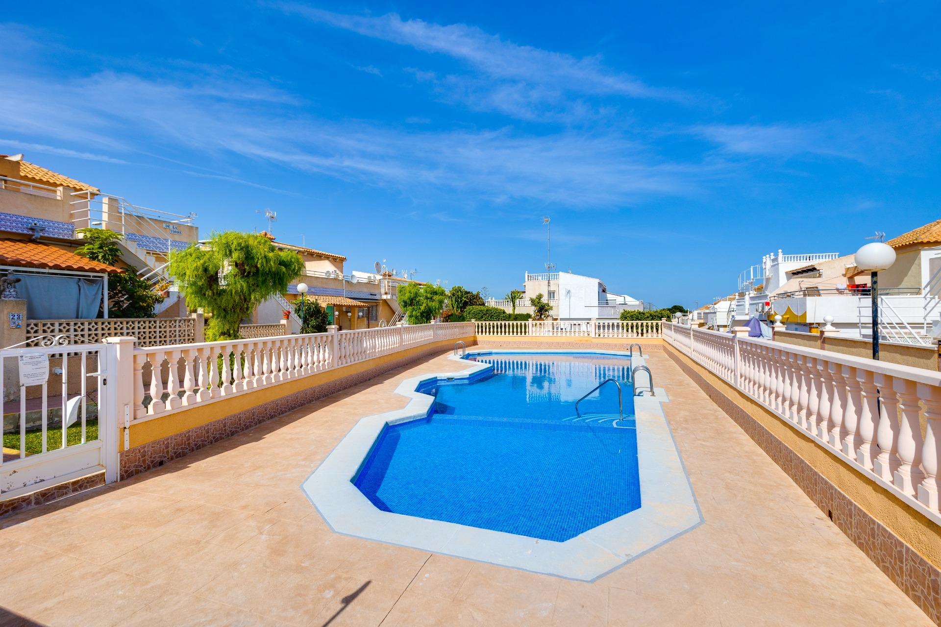 Terrace seating area in corner townhouse, Los Altos, Torrevieja