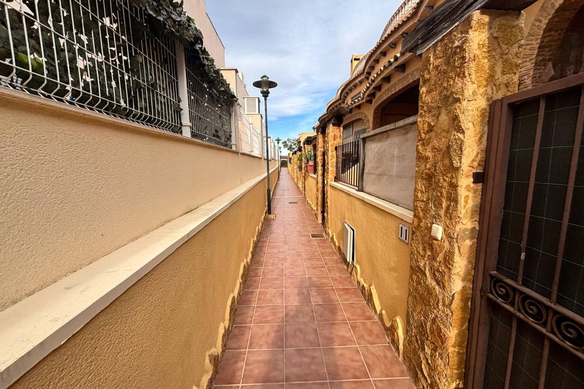 Street-level exterior view, villa in El Edén, Guardamar Del Segura