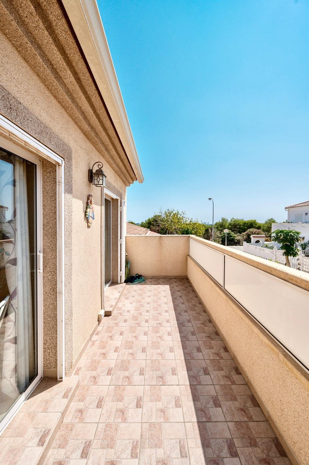 Exterior facade of townhouse in La Siesta, Torrevieja