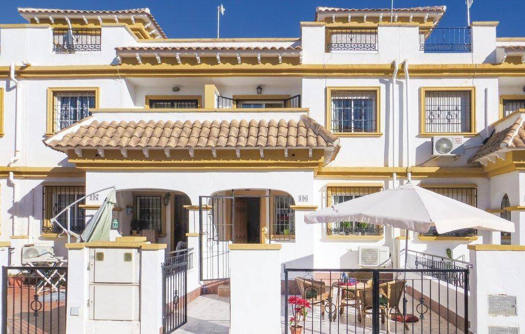 Dining area in 3-bedroom villa, Carrefour, Torrevieja