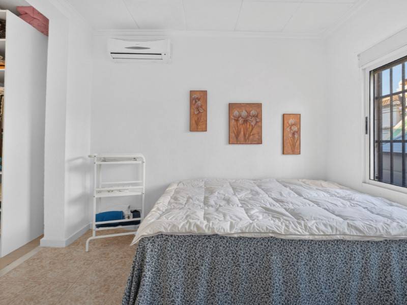 Bedroom with fitted storage at 3-bedroom villa, La Siesta, Torrevieja