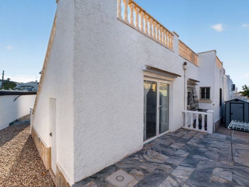Outdoor dining area on patio at villa in La Siesta, Torrevieja