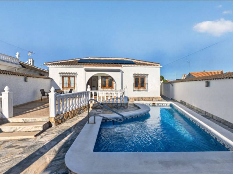 Roof terrace with salt lake views at villa in La Siesta, Torrevieja