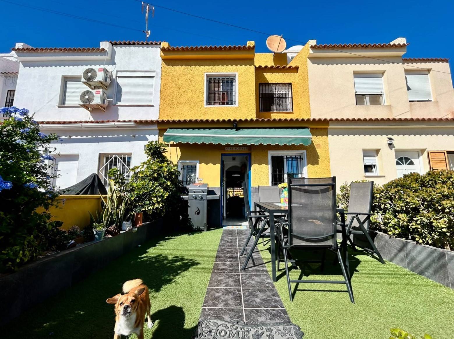 Front facade of 3-bedroom villa in La Siesta, Torrevieja
