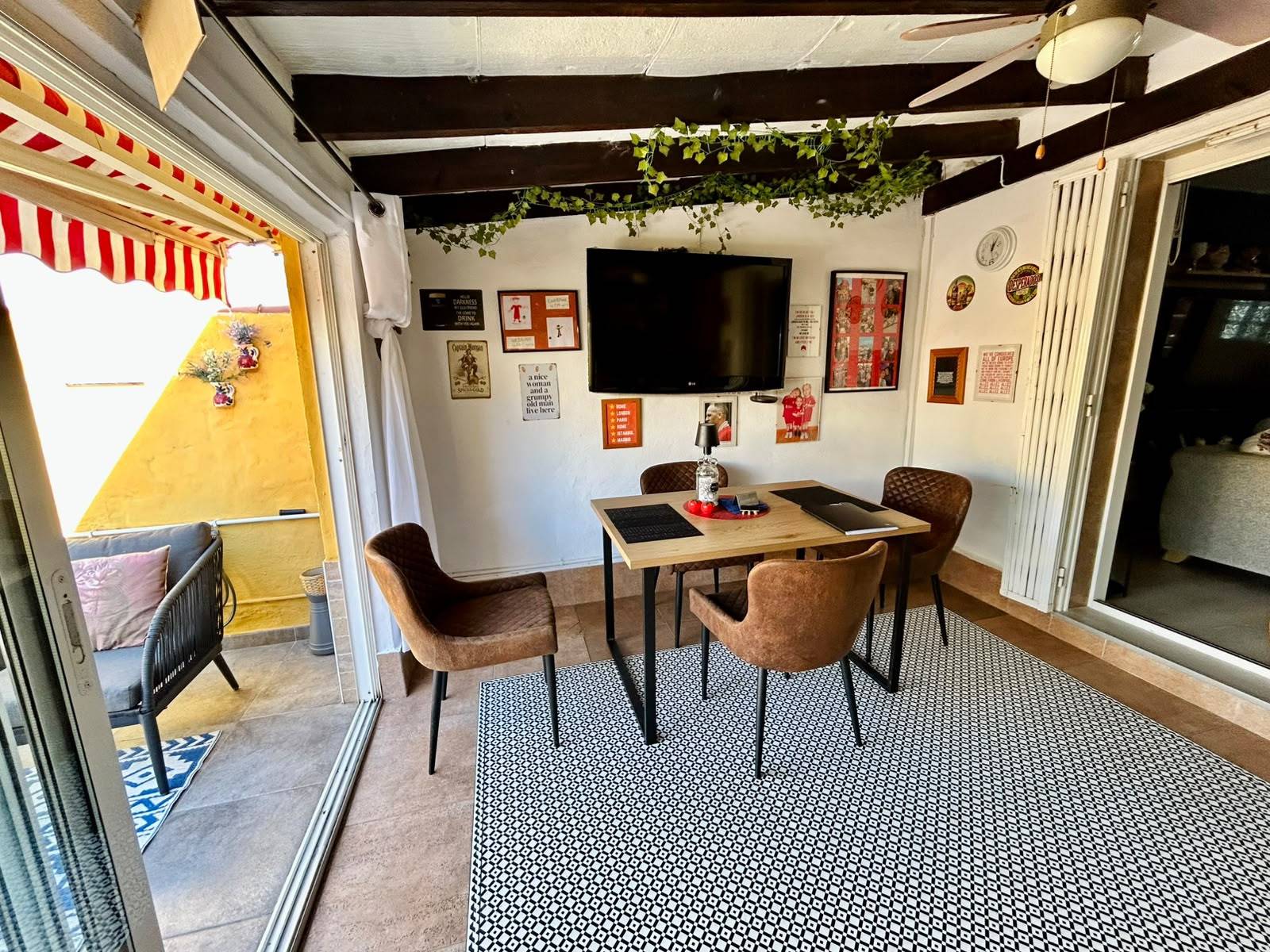 Outdoor plot space, 3-bedroom villa in La Siesta, Torrevieja