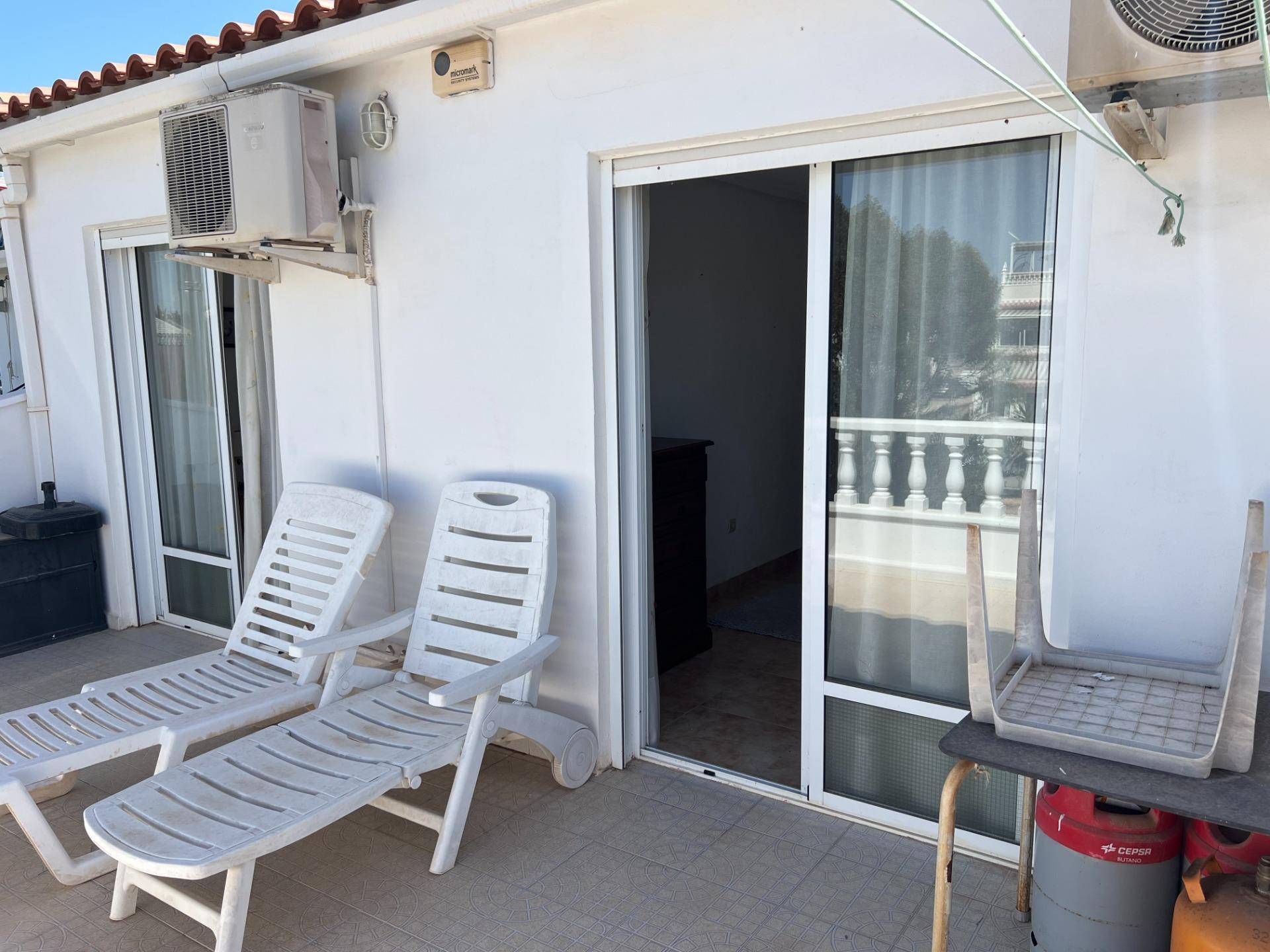Upper-floor shower bathroom in 3-bedroom villa, San Luis, Torrevieja