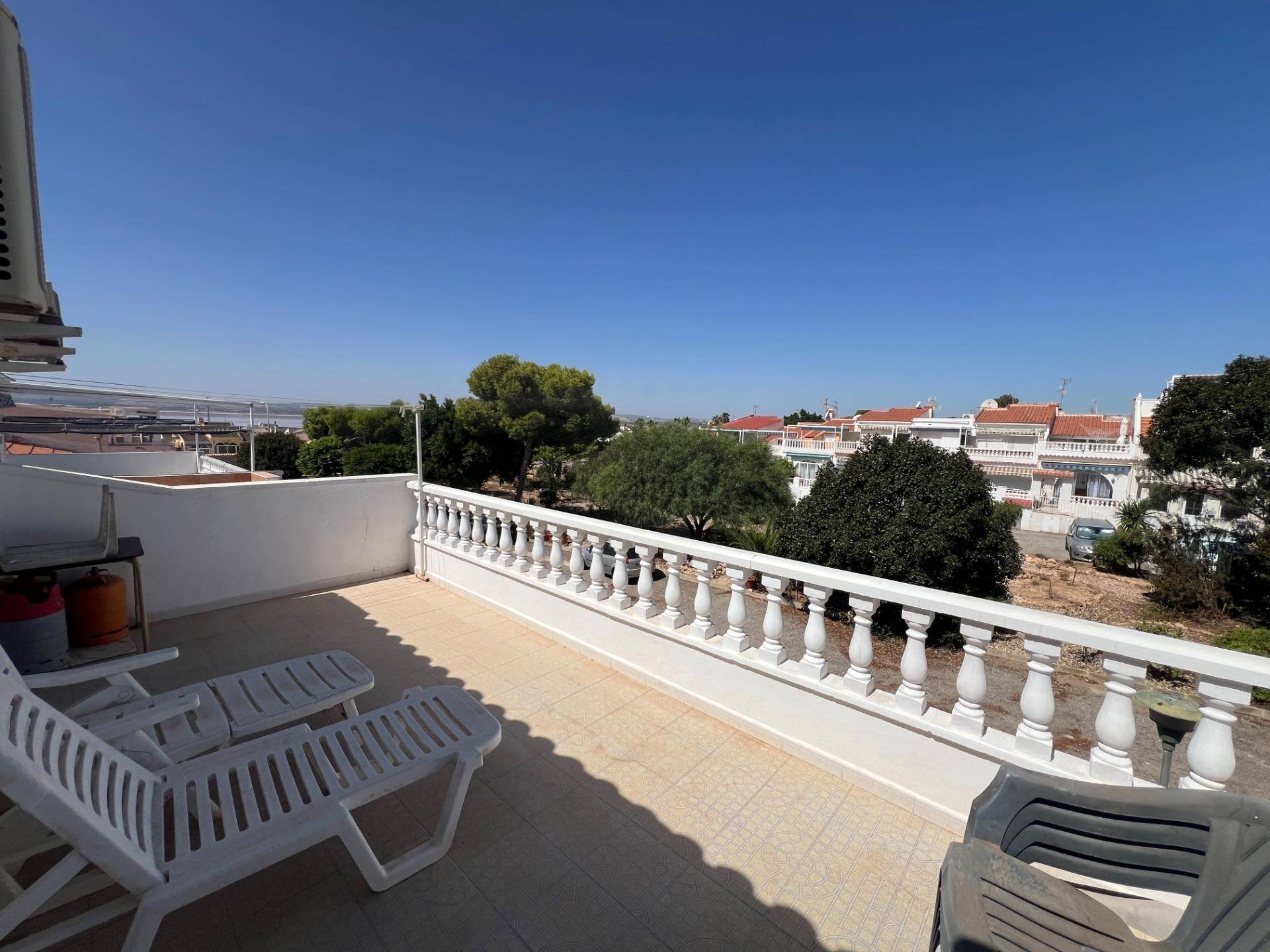 Lounge-diner in 3-bedroom villa, San Luis, Torrevieja with open-plan kitchen