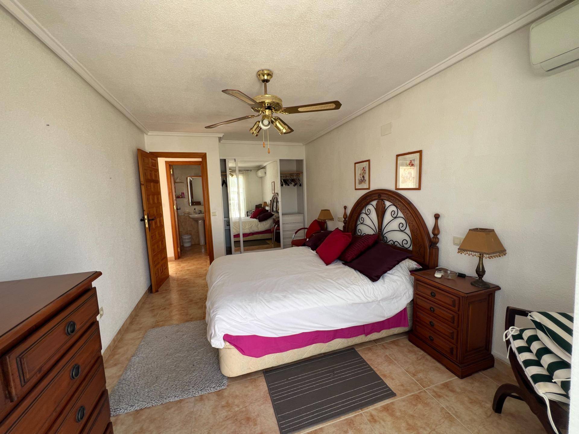 Ground-floor shower bathroom in 3-bedroom villa, San Luis, Torrevieja