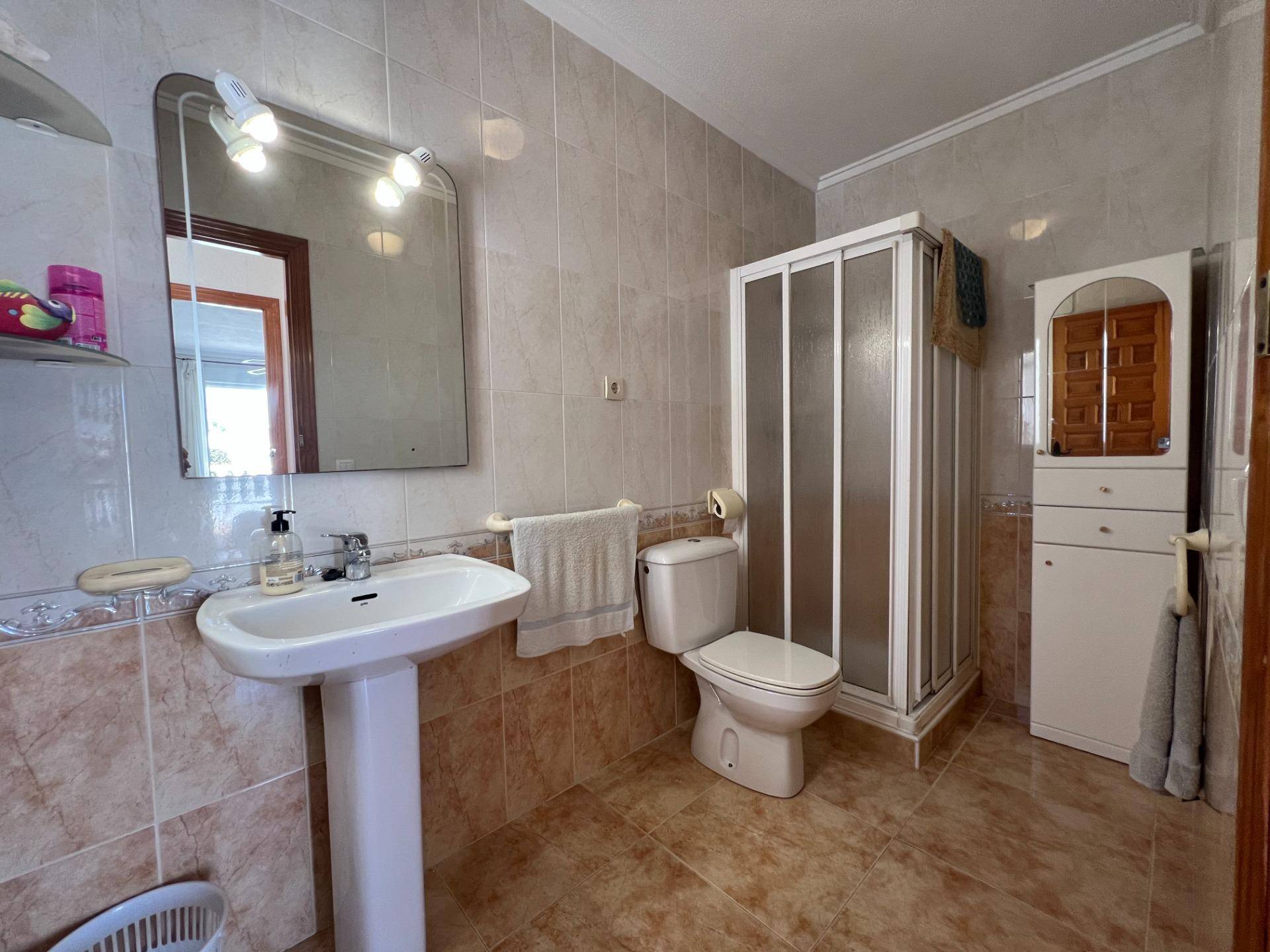 Upper-floor double bedroom with built-in wardrobes, San Luis, Torrevieja