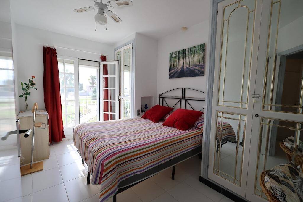 Exterior building facade, ground-floor apartment, La Siesta, Torrevieja
