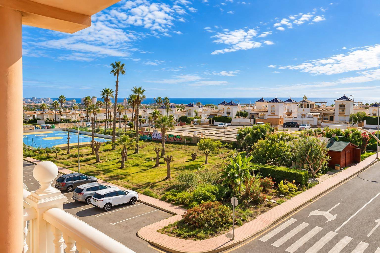 Living and dining room in 2-bedroom apartment, La Siesta, Torrevieja