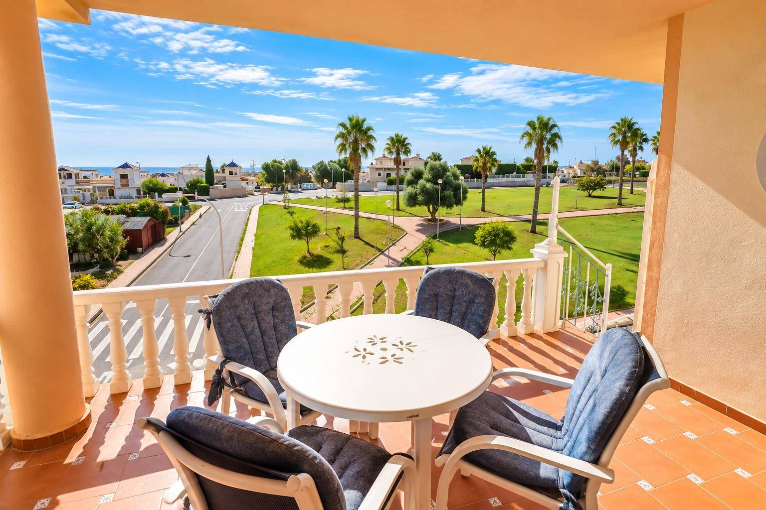 Open-plan kitchen area in ground-floor apartment, La Siesta, Torrevieja
