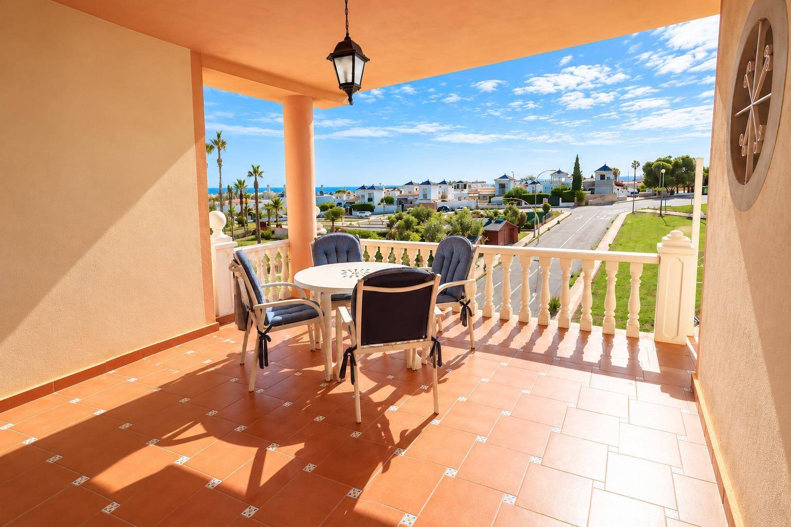Glazed terrace with natural light in apartment, La Siesta, Torrevieja