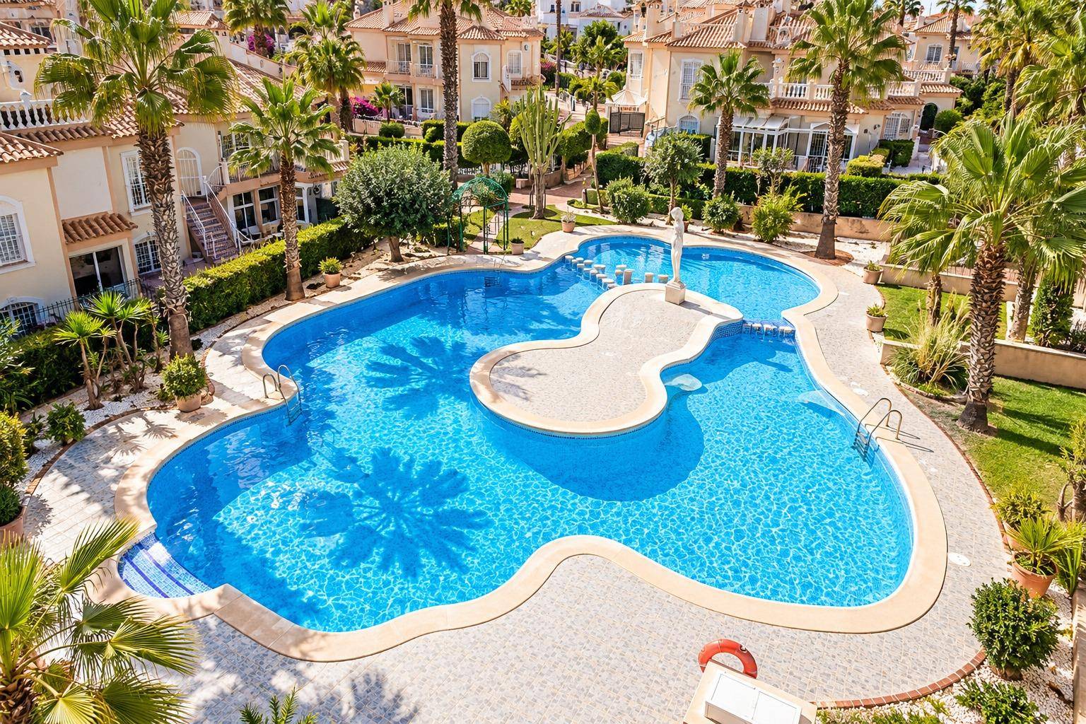 Hallway and entrance area in ground-floor apartment, La Siesta, Torrevieja