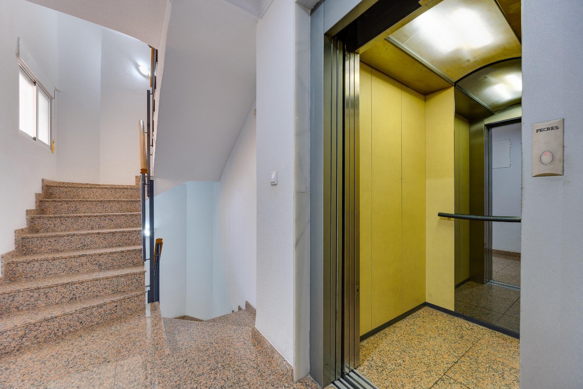 Interior view showing natural light in south-facing apartment, Playa del Cura