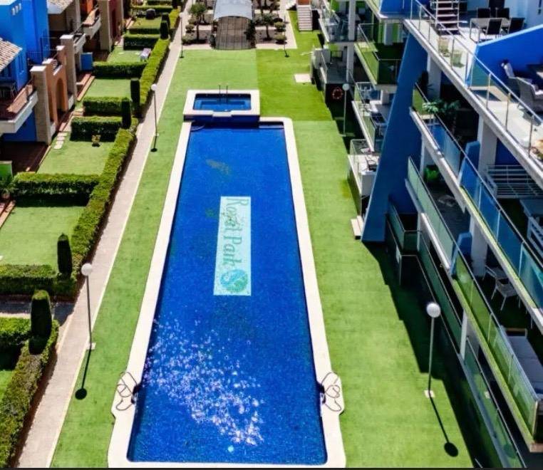 Communal walkway between buildings, Lomas de Cabo Roig