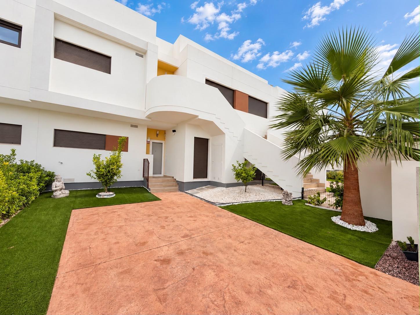 Bungalow for sale in Desamparados-Hurchillo-Torremendo, Orihuela - south-facing ground-floor exterior