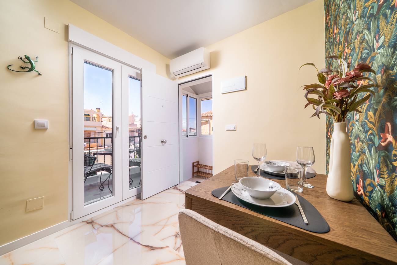 Living area in 2-bedroom apartment, La Siesta, Torrevieja