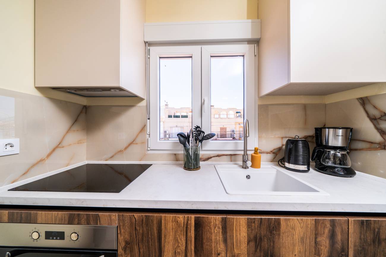Bathroom fittings in ground-floor apartment, La Siesta, Torrevieja