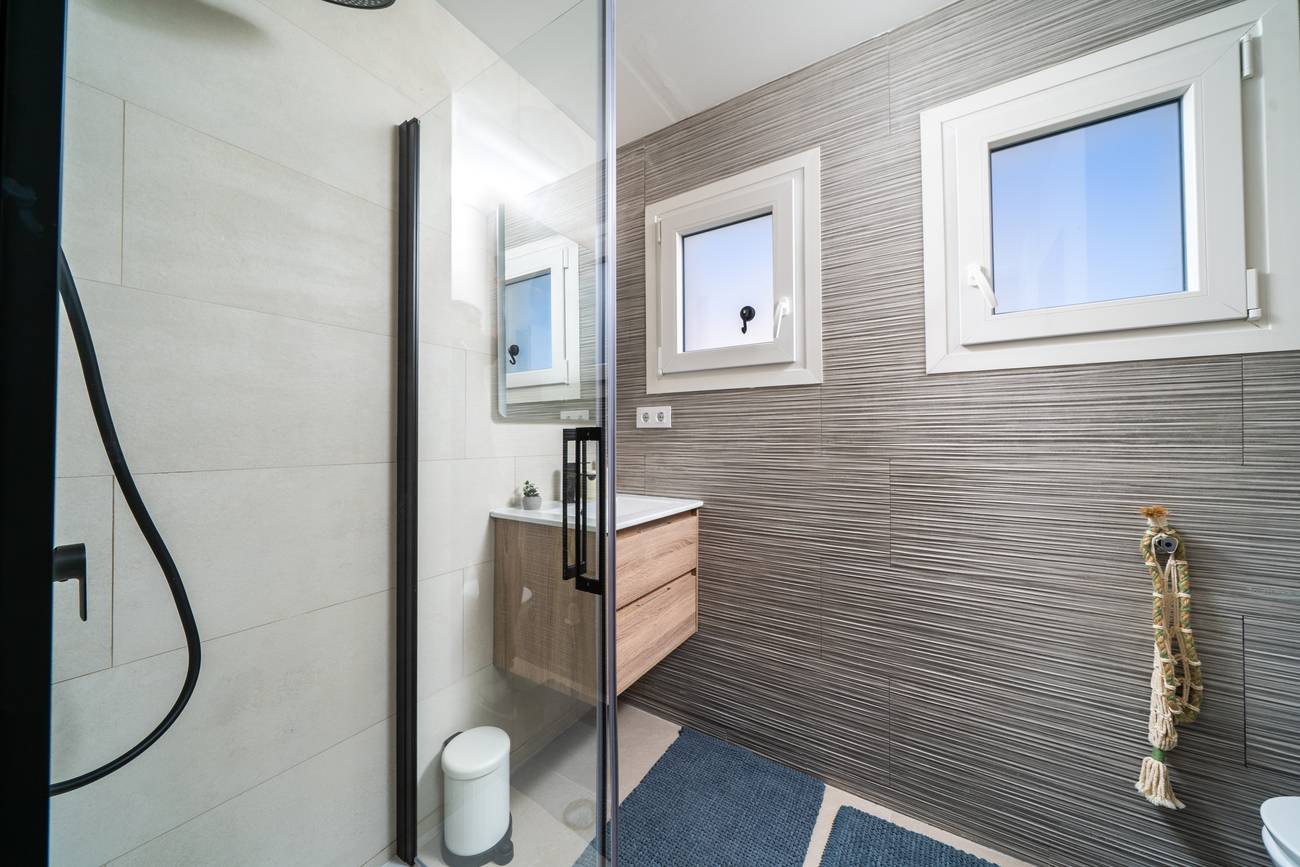 Living space with flooring detail in ground-floor apartment, La Siesta, Torrevieja
