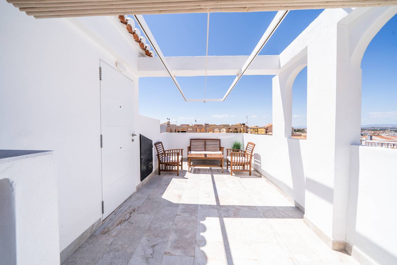 Kitchen counter and storage in 2-bedroom apartment, La Siesta, Torrevieja