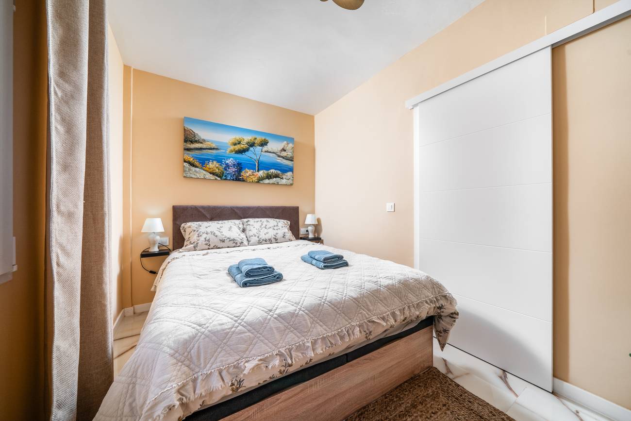 Kitchen with fitted units in ground-floor apartment, La Siesta, Torrevieja