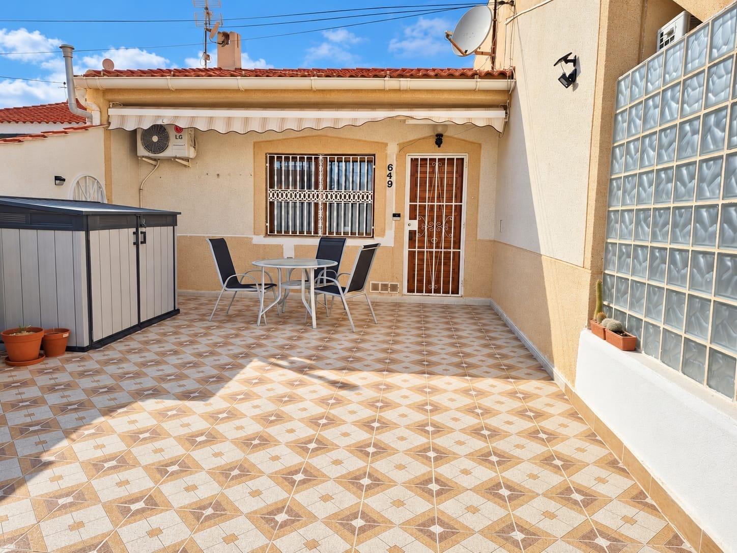 Bungalow for sale in Torretas, Torrevieja - ground-floor exterior with enclosed private terrace