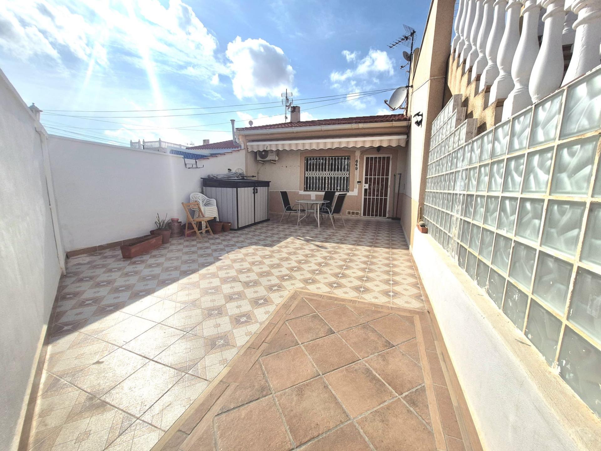 Open-plan living and dining room in 2-bedroom bungalow, Torretas, Torrevieja
