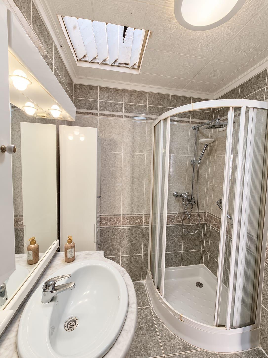 Second bedroom with ceiling fan in 2-bedroom bungalow, Torretas, Torrevieja