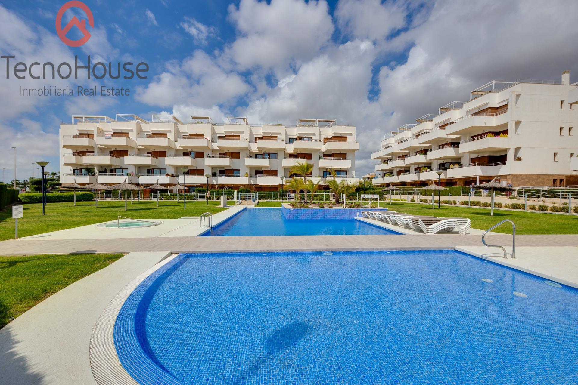 Open-plan living and dining area in 2-bedroom apartment, Lomas de Cabo Roig