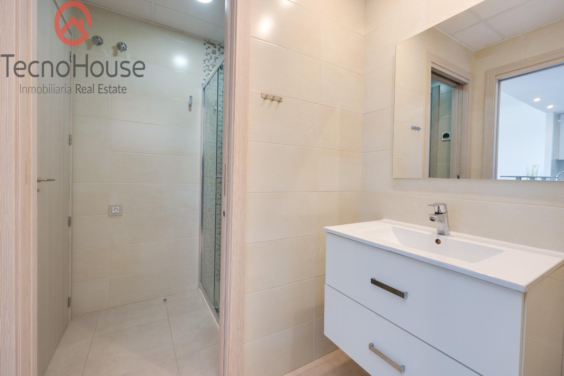 Communal pool with sun loungers, Residencial Terrazas de Campoamor