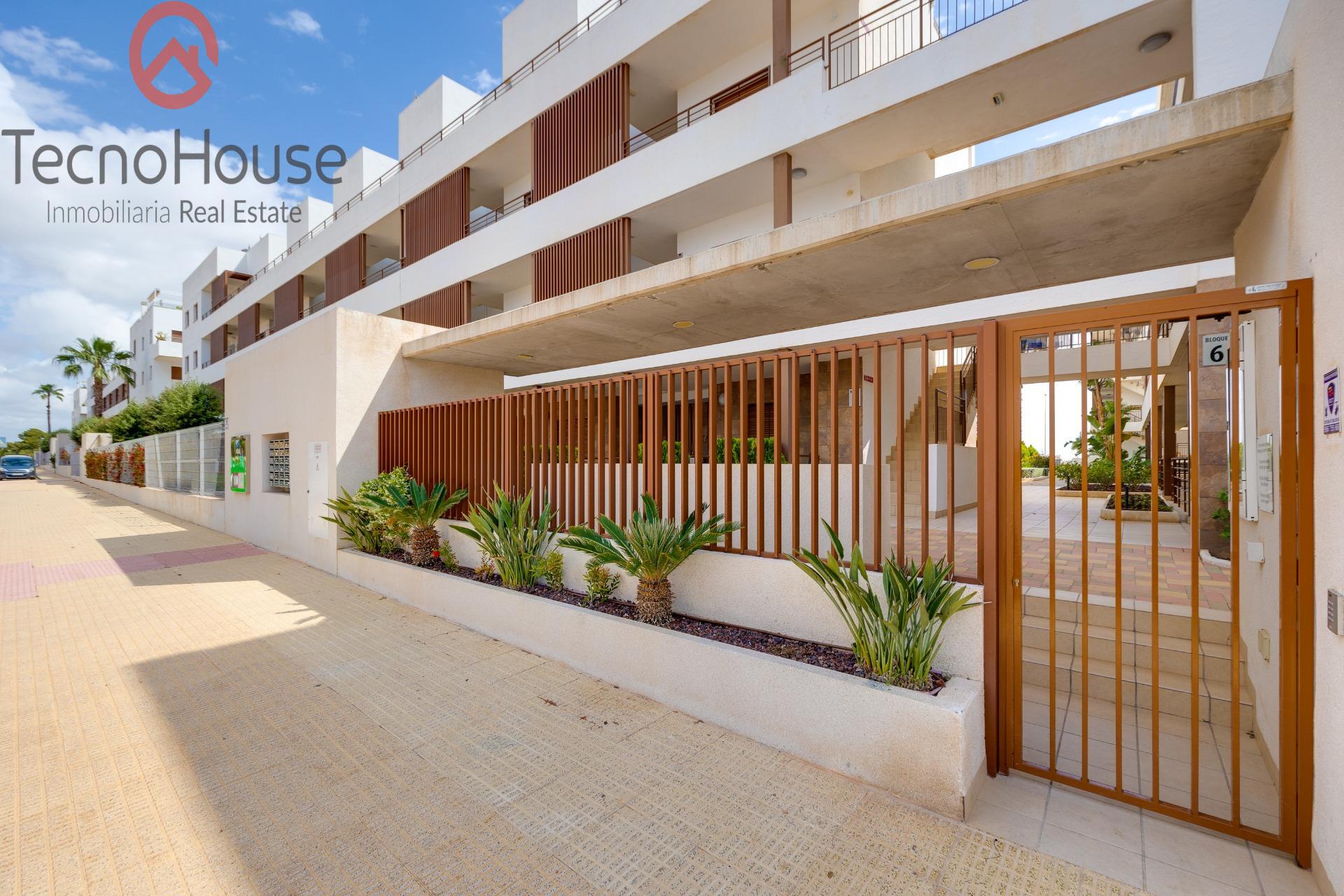 Shower enclosure in bathroom, 2-bedroom apartment, Lomas de Cabo Roig