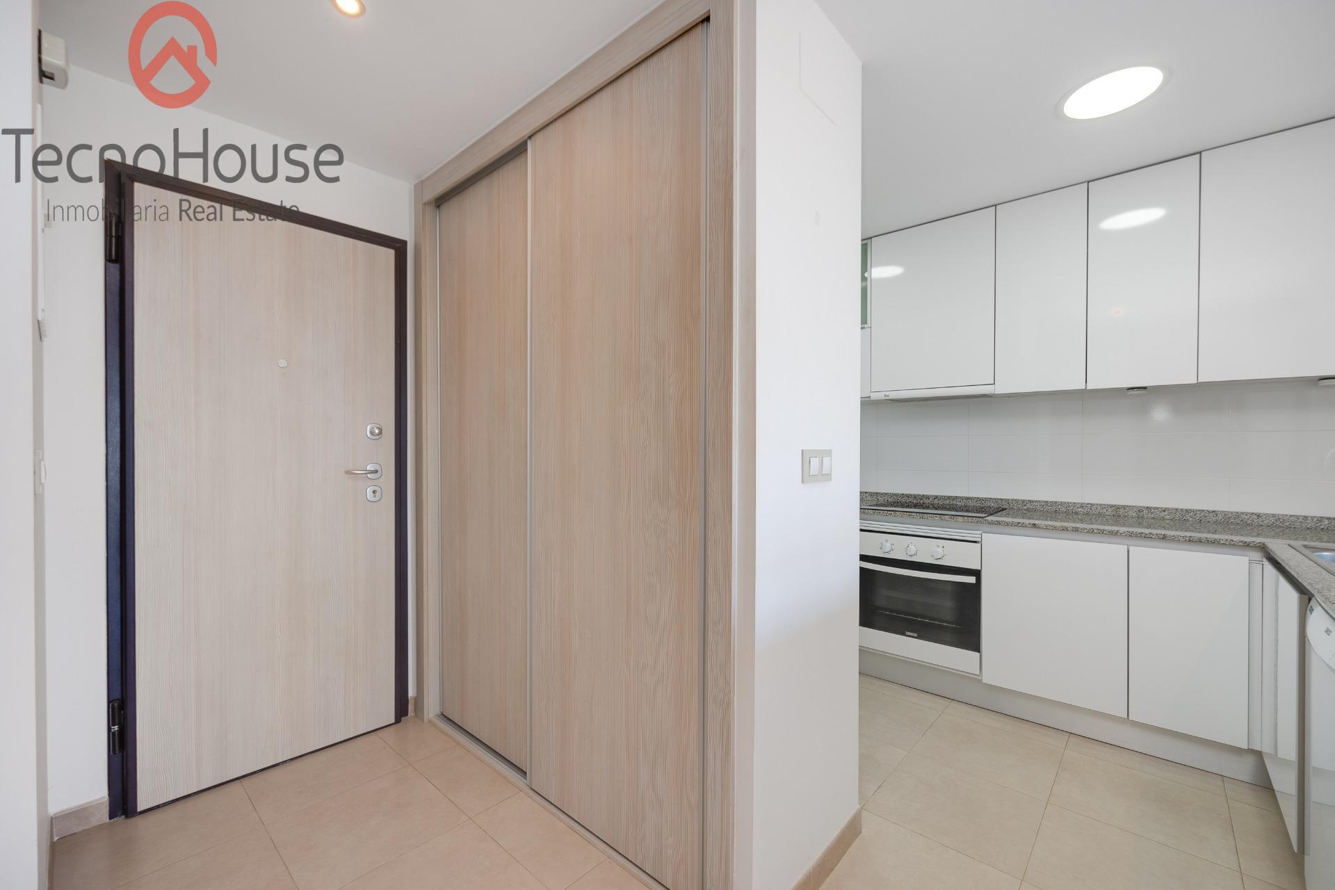 Master bedroom with built-in wardrobes, Lomas de Cabo Roig apartment