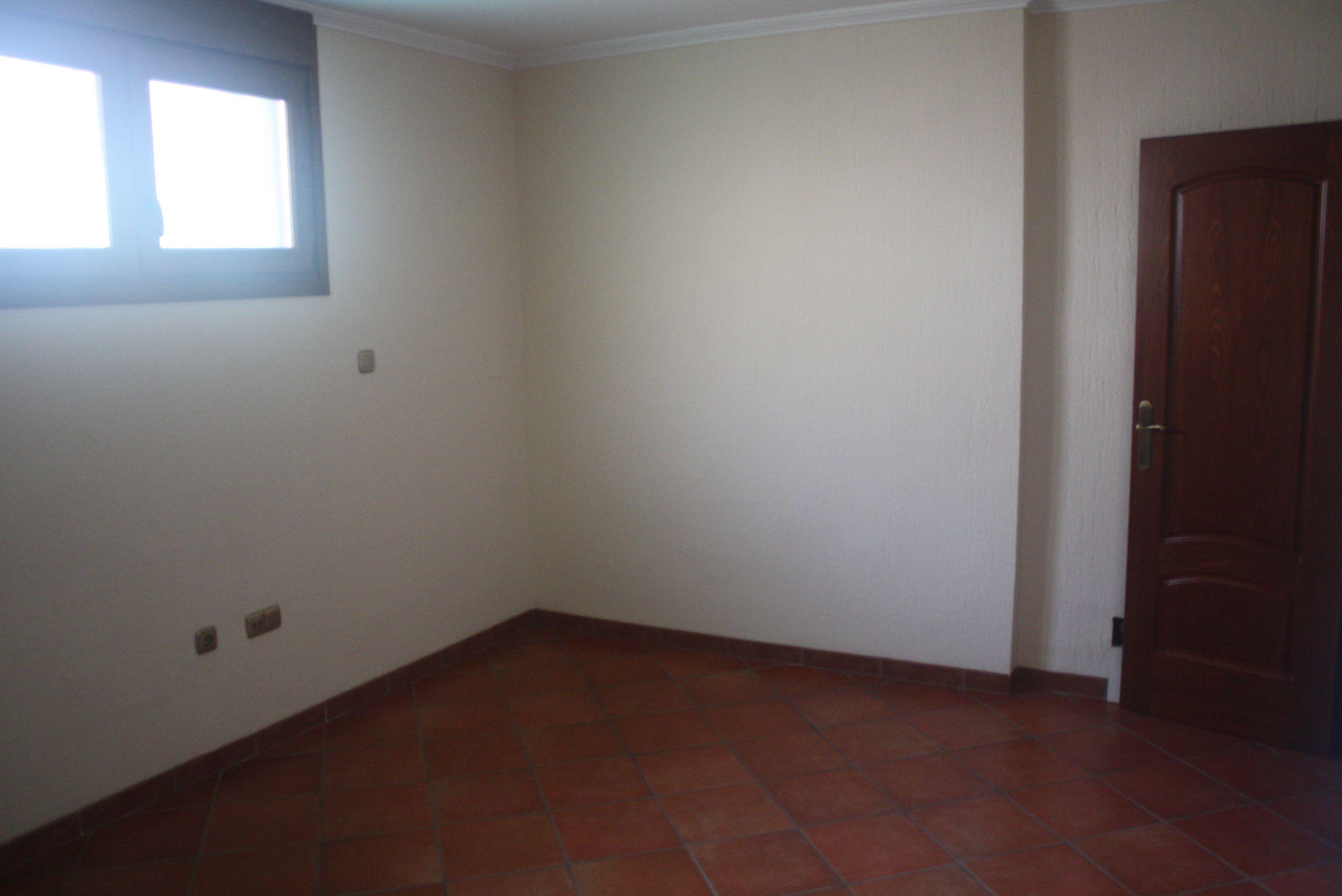 Shower room with floor-to-ceiling tiling and fittings, new-build townhouse, Los Balcones, Torrevieja