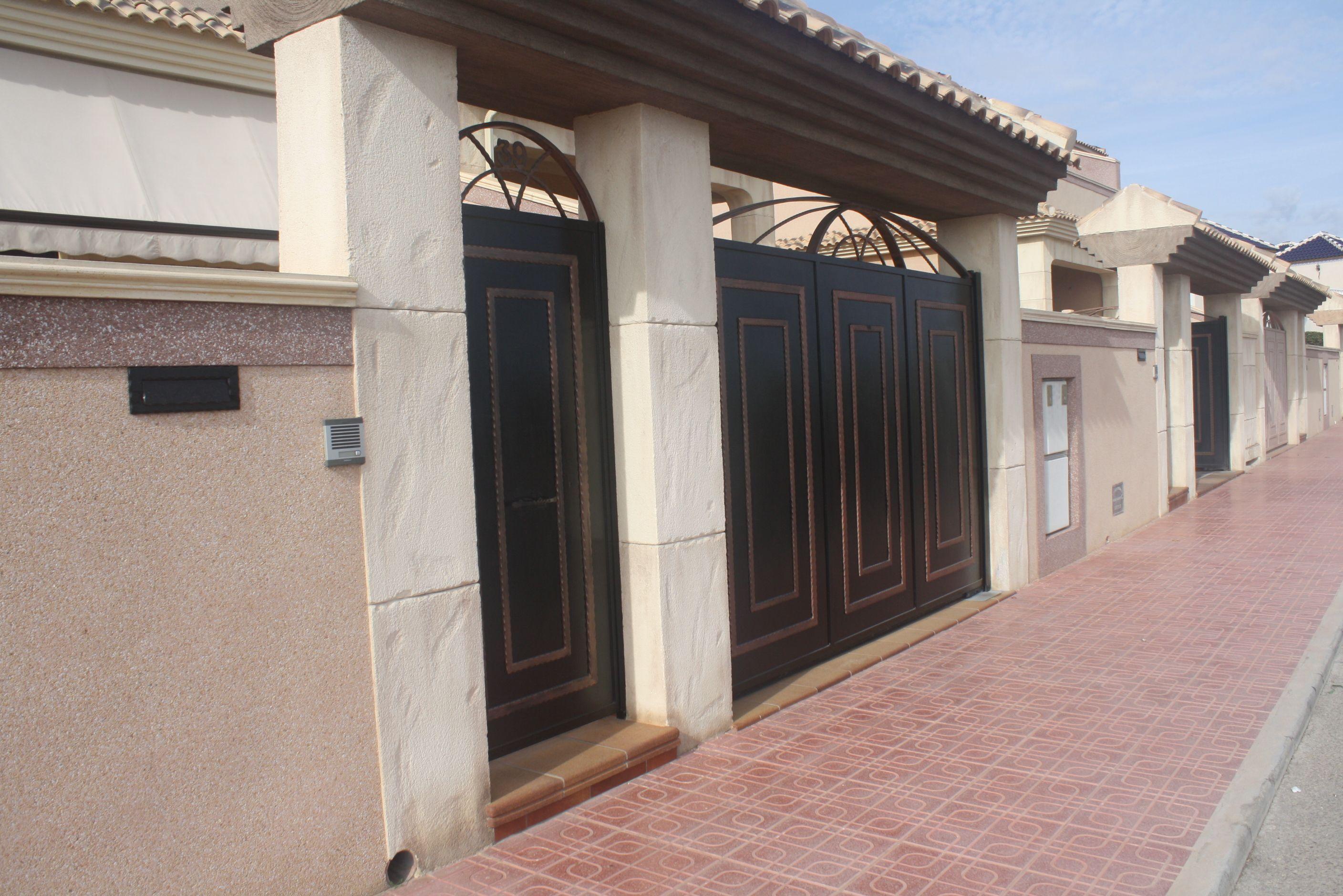 Ground-floor outdoor access and private plot from living area, Los Balcones, Torrevieja