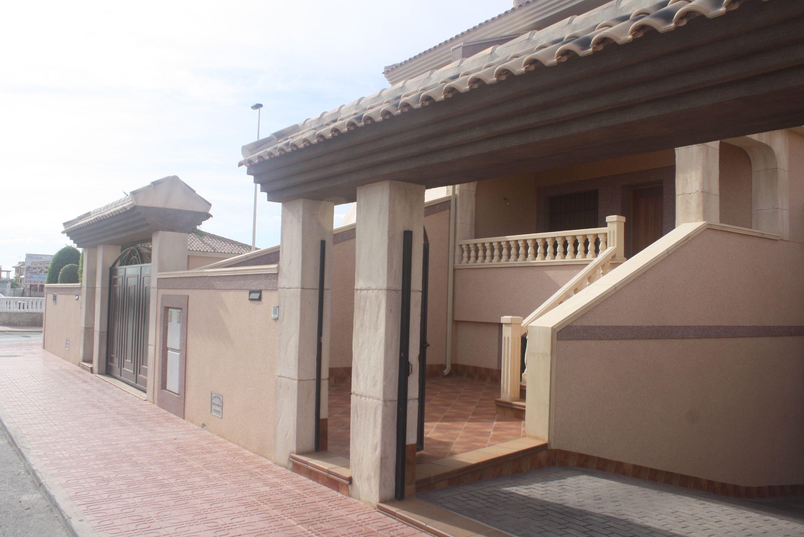 Development overview showing communal pool and surrounding plot boundaries, Los Balcones, Torrevieja