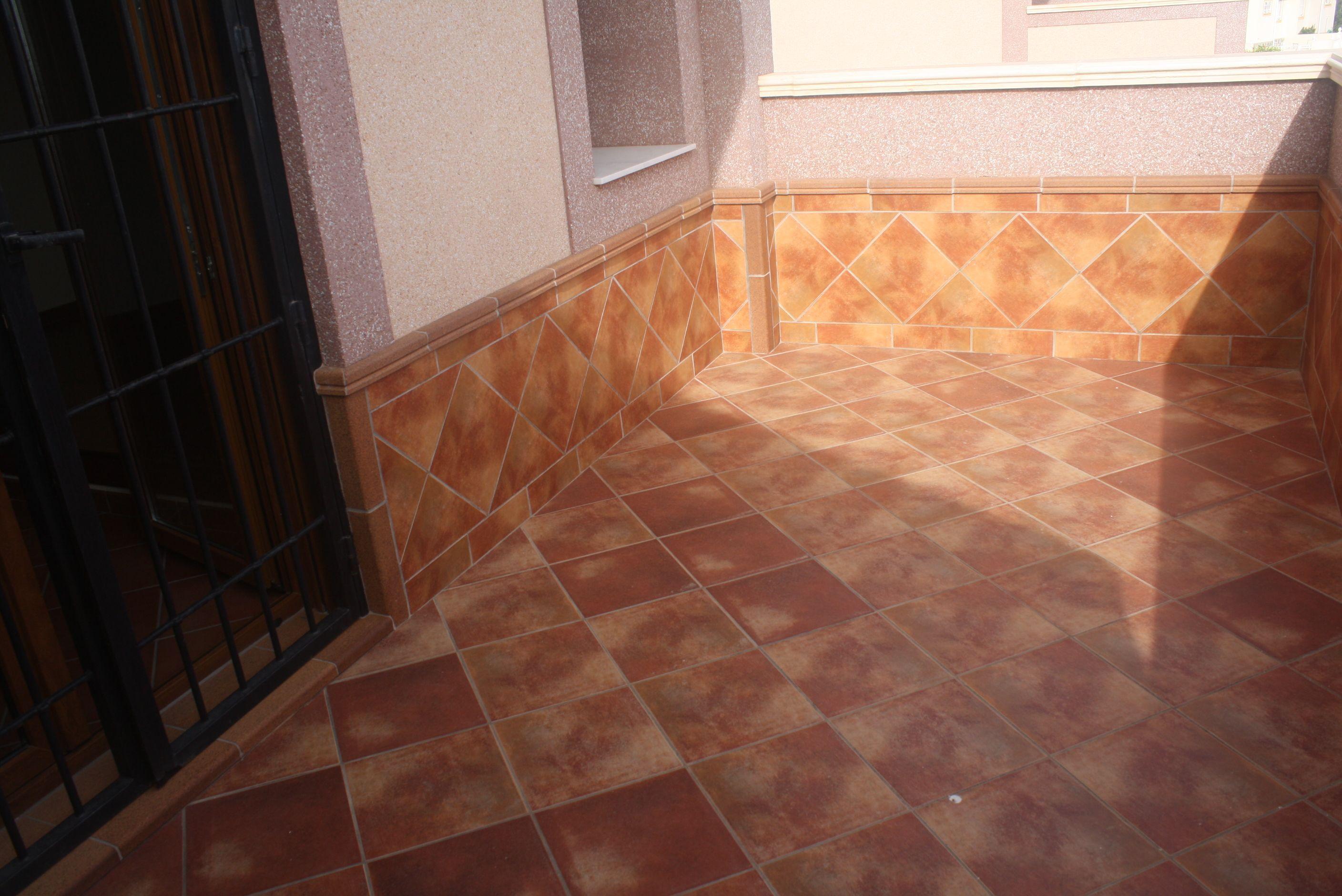 Second bathroom with shower and tiled walls, new-build townhouse, Los Balcones, Torrevieja